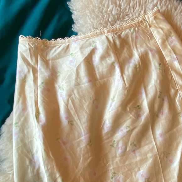 Princess polly yellow floral slip skirt - Picture 3 of 3